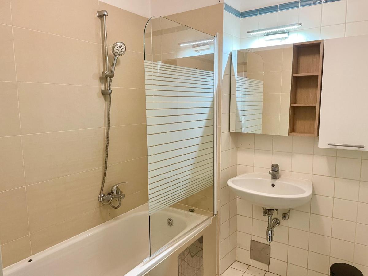 100m2 Flat With Balcony Near Mariahilferstrasse - Free Parking * Viena